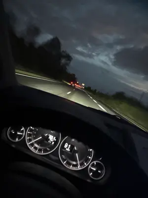 Coucher de soleil sur la route